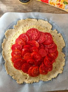 Tarte moutarde, fromage et tomates