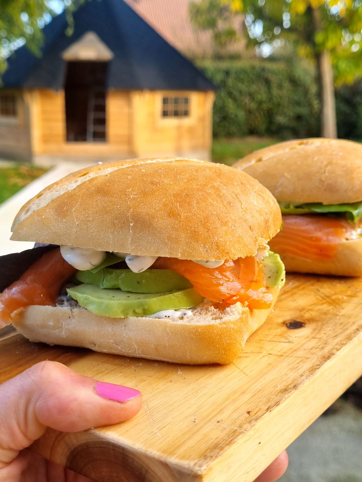 Sandwich au tzatziki, saumon fumé et avocat