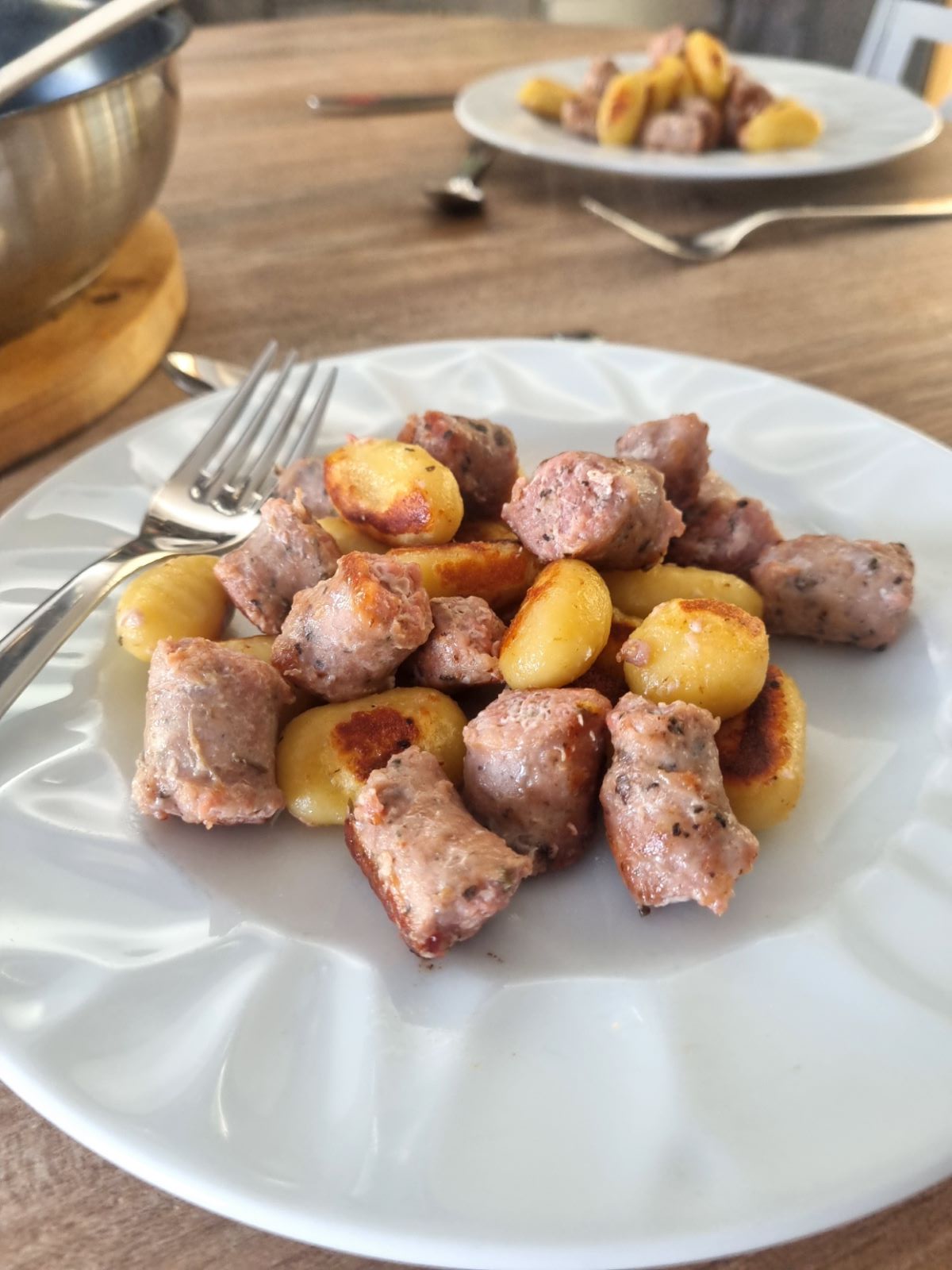 Gnocchi à poêler et saucisses aux herbes