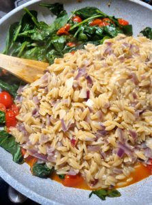 Ajouter l'orzo au fromage