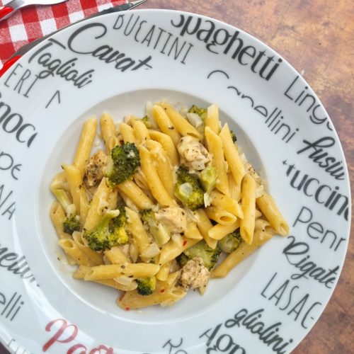 Penne au brocoli et poulet façon one pot pasta