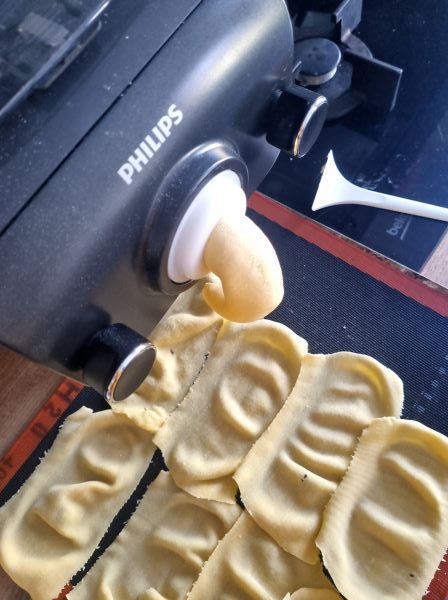 Feuilles de lasagne smaison avec la machine à pâtes