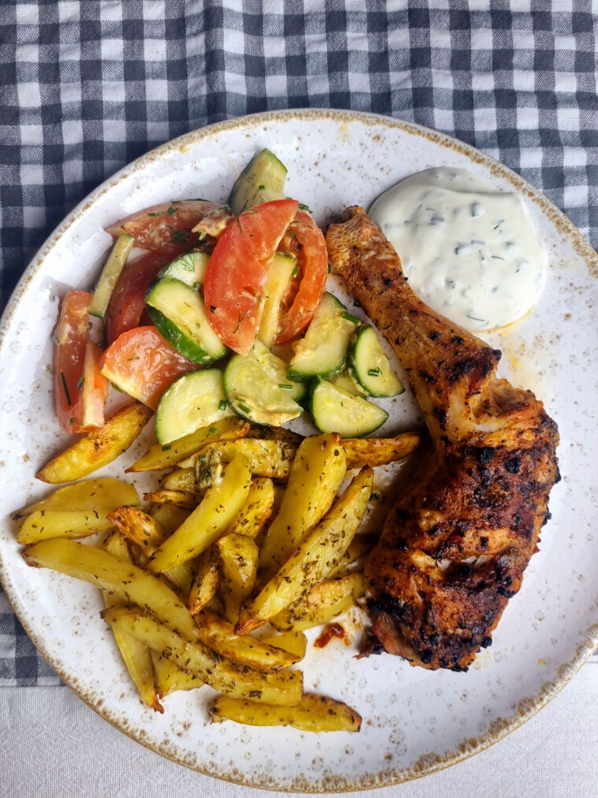 Poulet, frites, crudités sauce ranch