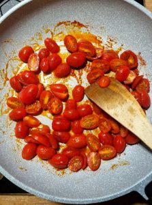 Faire revenir les tomates cerises