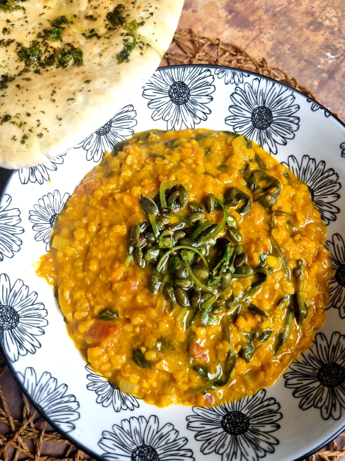 Dahl de lentilles corail et pain kebab