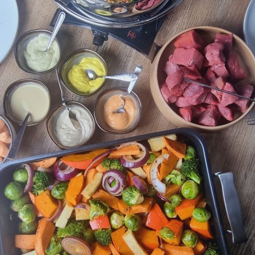 Fondue bourguignonne, sauces et légumes rôtis