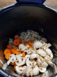 Oignon, carottes, champignons de Paris