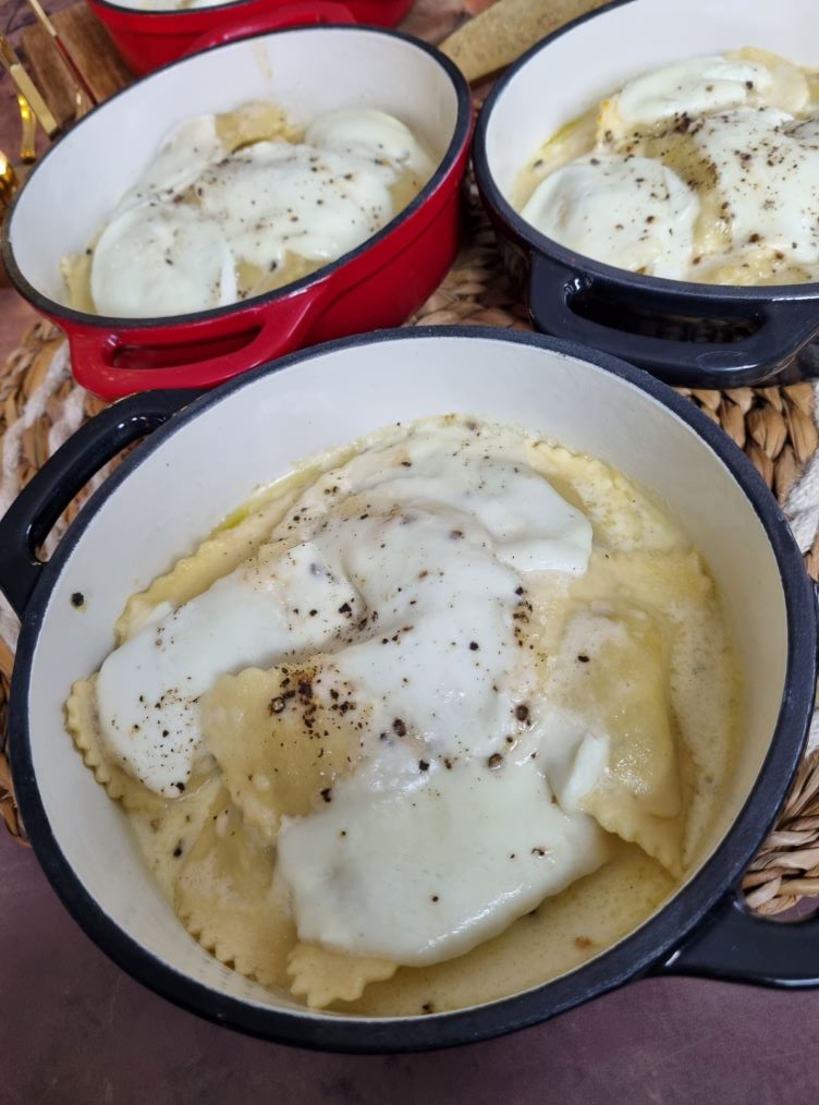 Ravioli à la truffe, crème au parmesan et mozzarella