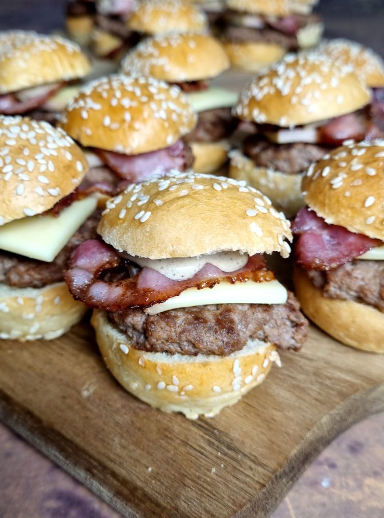 Mini burgers raclette bacon