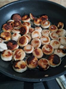 Boudin blanc en rondelles grillé à la poêle