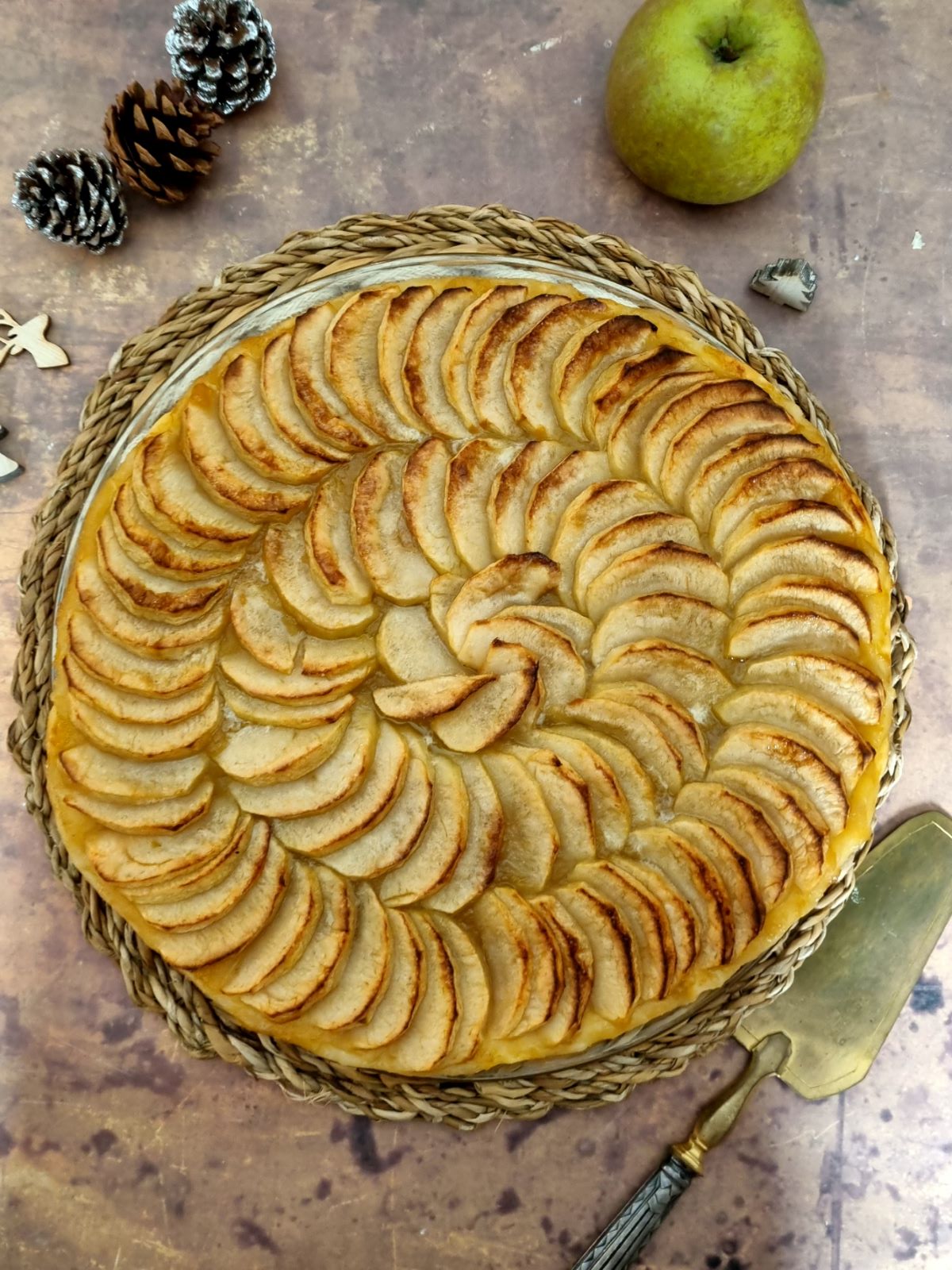 Tarte fine aux pommes à la compote