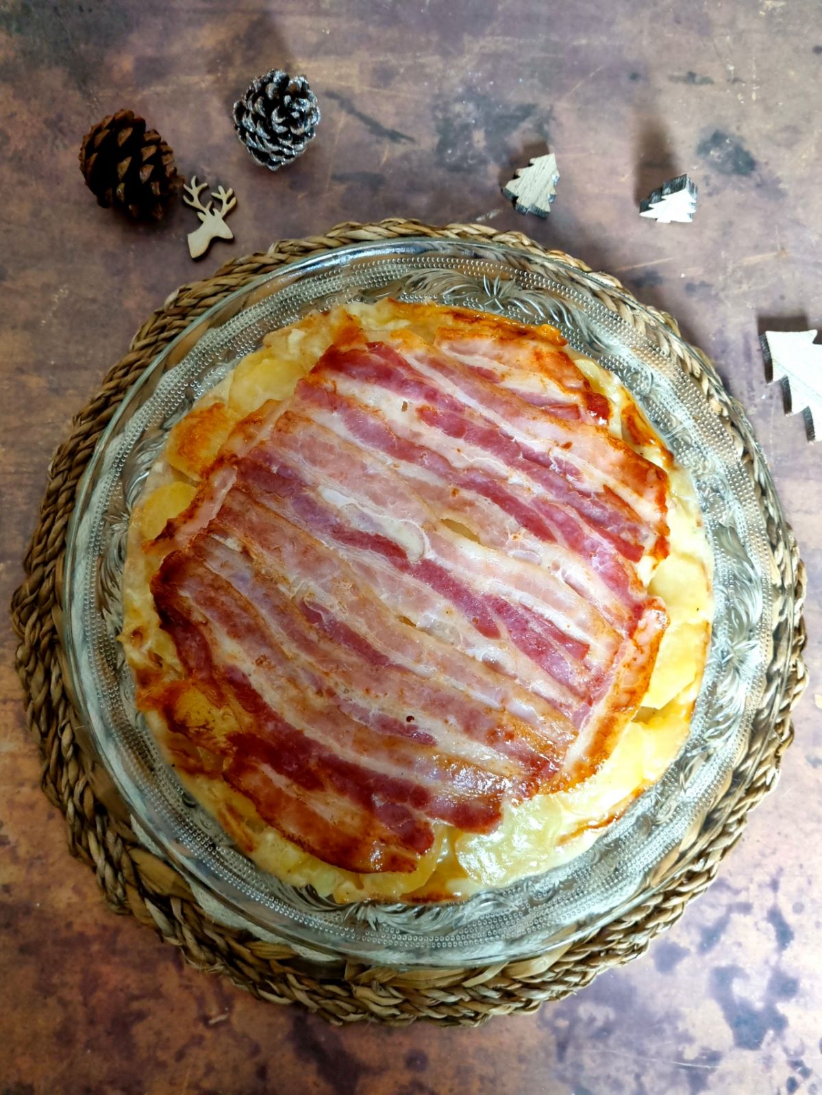 Tarte tatin au reblochon, lard et pommes de terre