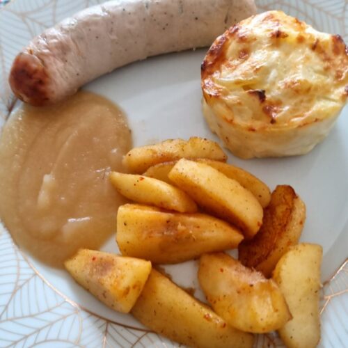 Boudin blanc au four avec pommes au piment d'Espelette et compote