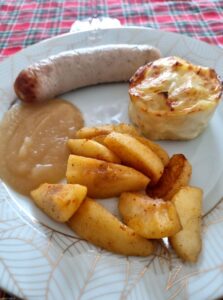 Boudin blanc avec pommes poêlées et compote