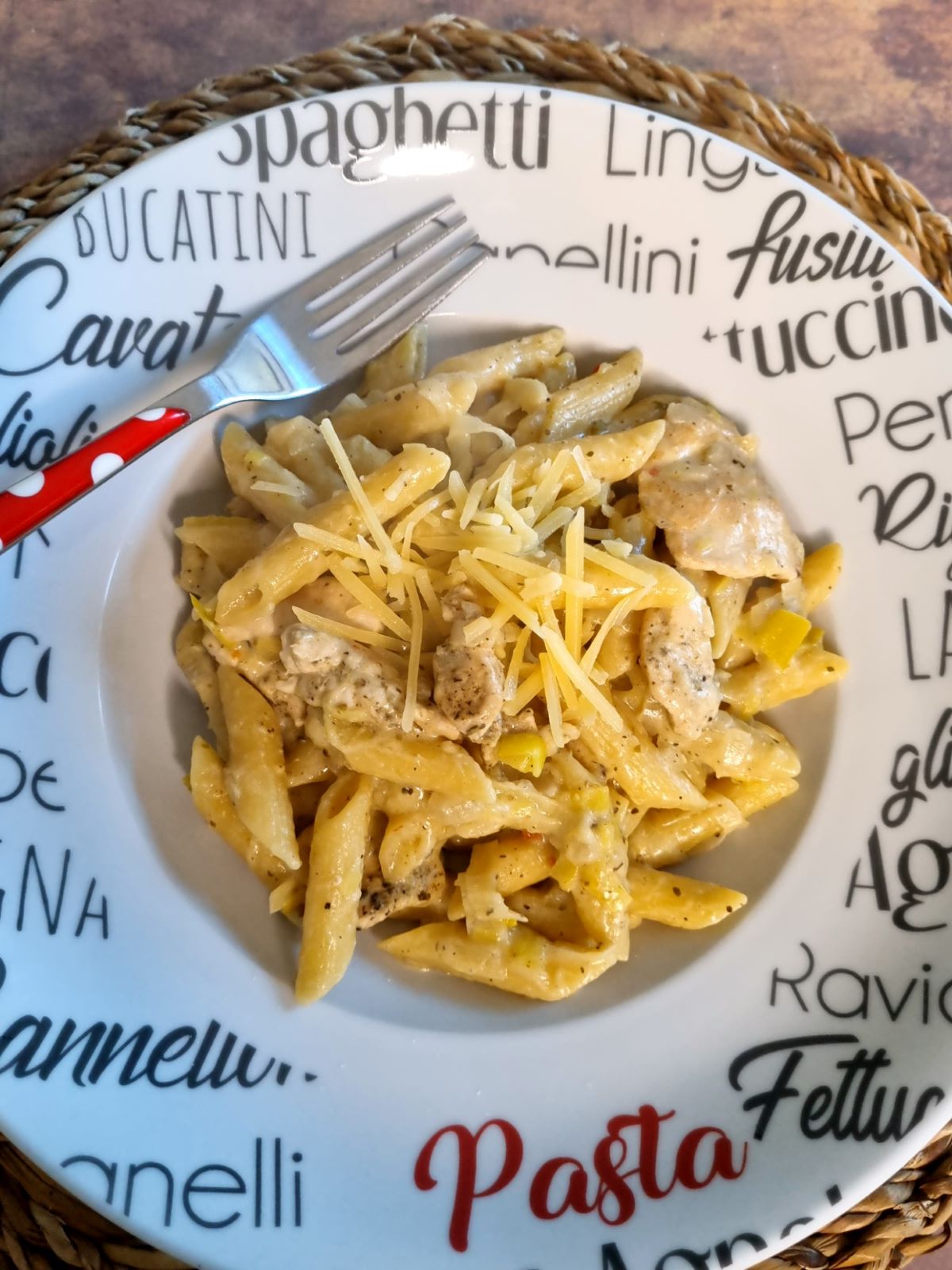 Penne au poulet, poireau, gouda