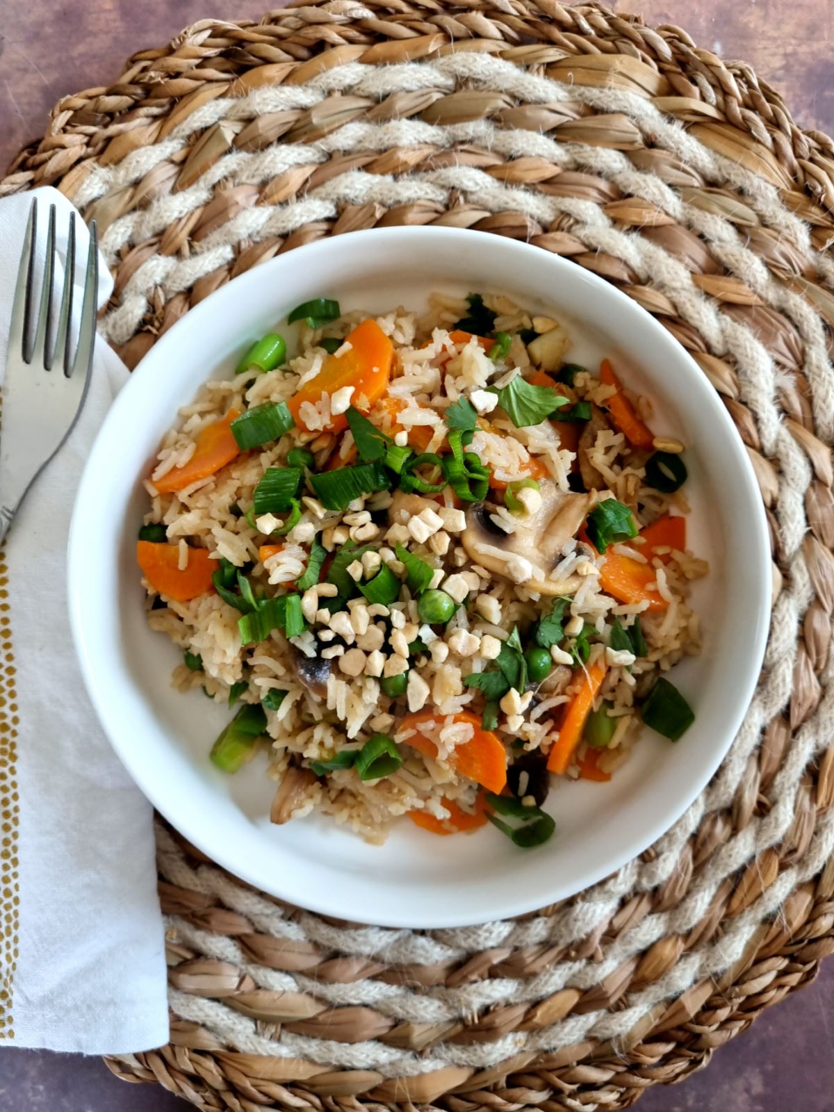 Riz sauté chinois aux légumes au wok