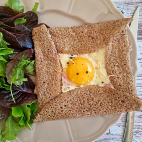 Galette bretonne légère au jambon, fromage et oeuf