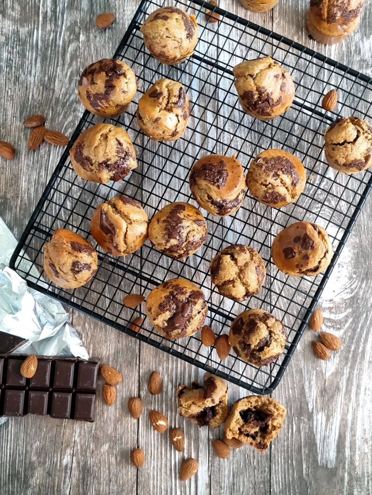 Mini muffins sains et gourmands au chocolat noir et amande