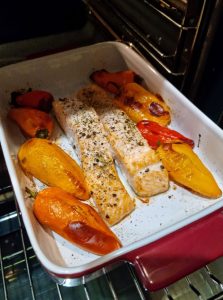 Cuisson des pavés de saumon et mini-poivrons
