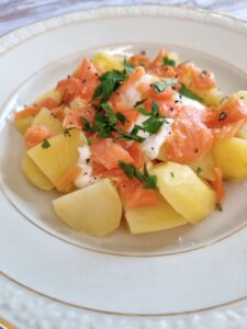 Pommes de terre vapeur et saumon fumé