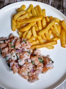 Tartare de saumon et frites