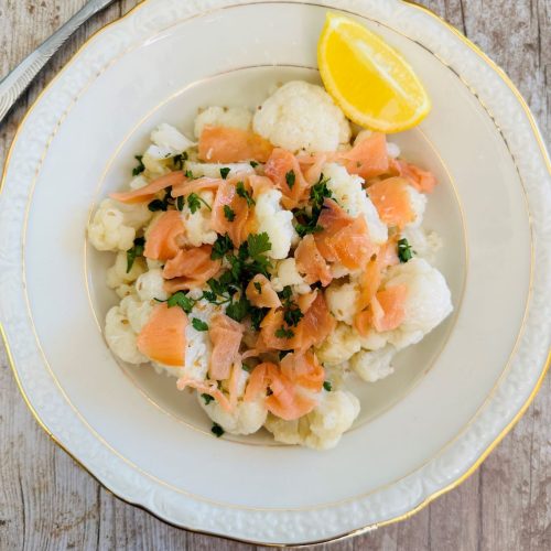 Salade tiède de chou-fleur au saumon fumé