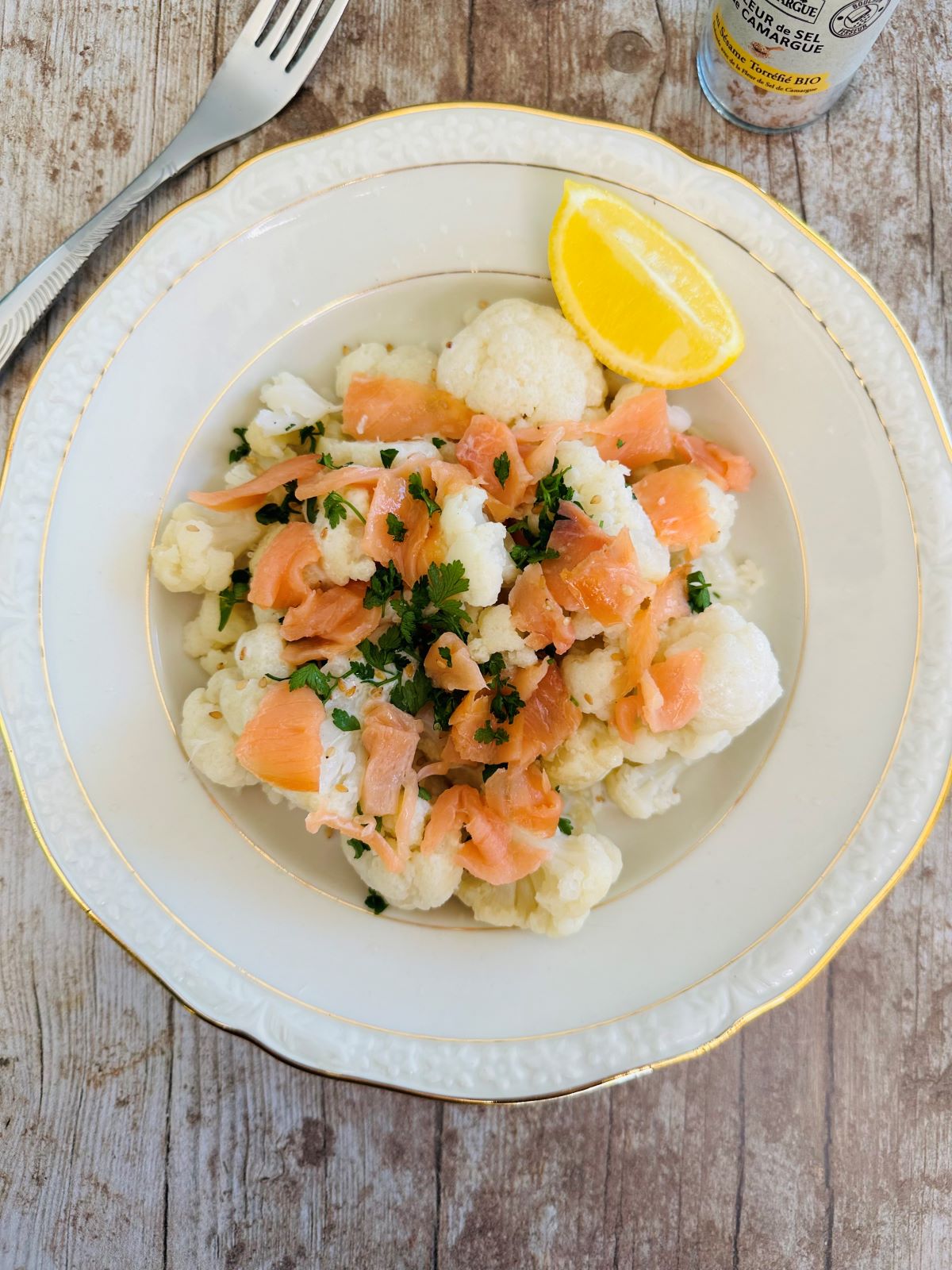 Salade tiède de chou-fleur au saumon fumé