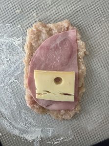 Déposer un morceau de fromage