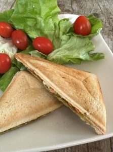 Croque monsieur au saumon fumé et pesto