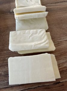 Trancher le fromage à griller