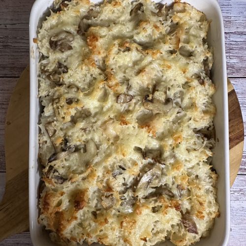 Gratin au riz, poulet, champignons, béchamel et fromage