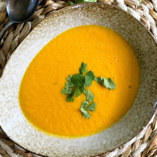 Velouté de carottes au curry avec du lait de coco