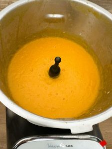 Soupe de carottes, curry et lait de coco au Companion