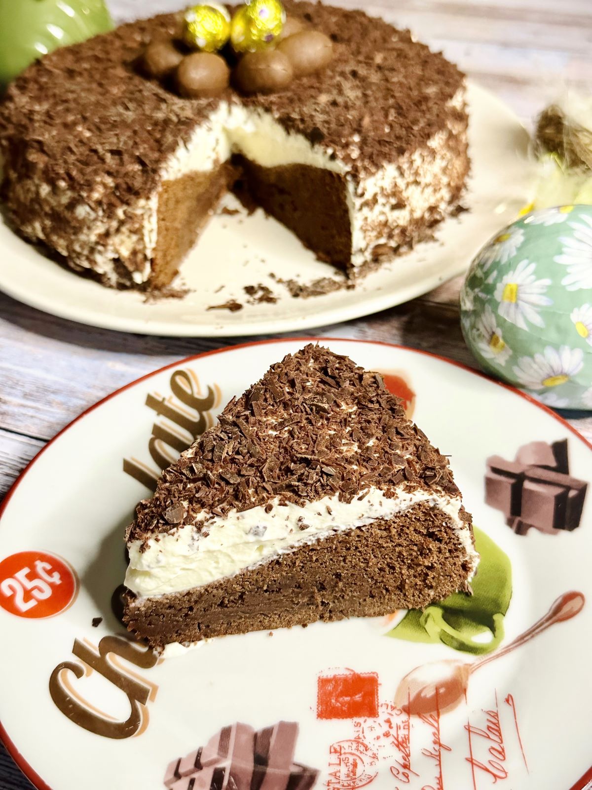 Gâteau de Pâques au chocolat et chantilly