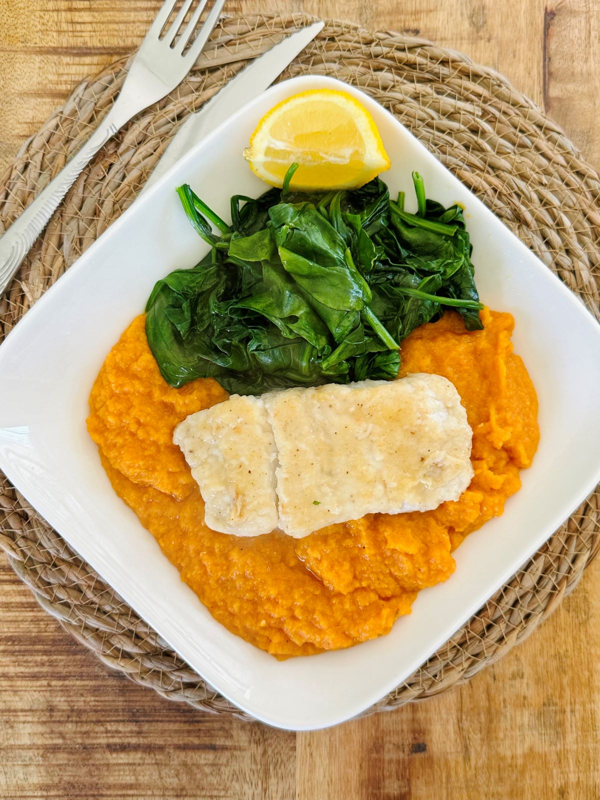 Purée de carottes et lentilles, lieu noir à la meunière et épinards