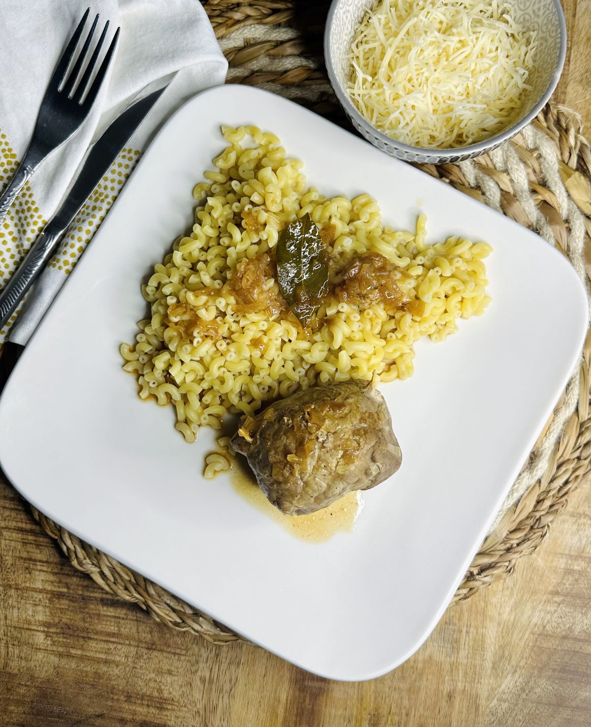 Paupiettes de boeuf, pâtes et sauce vin blanc échalote