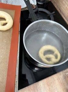 Pocher les bretzels