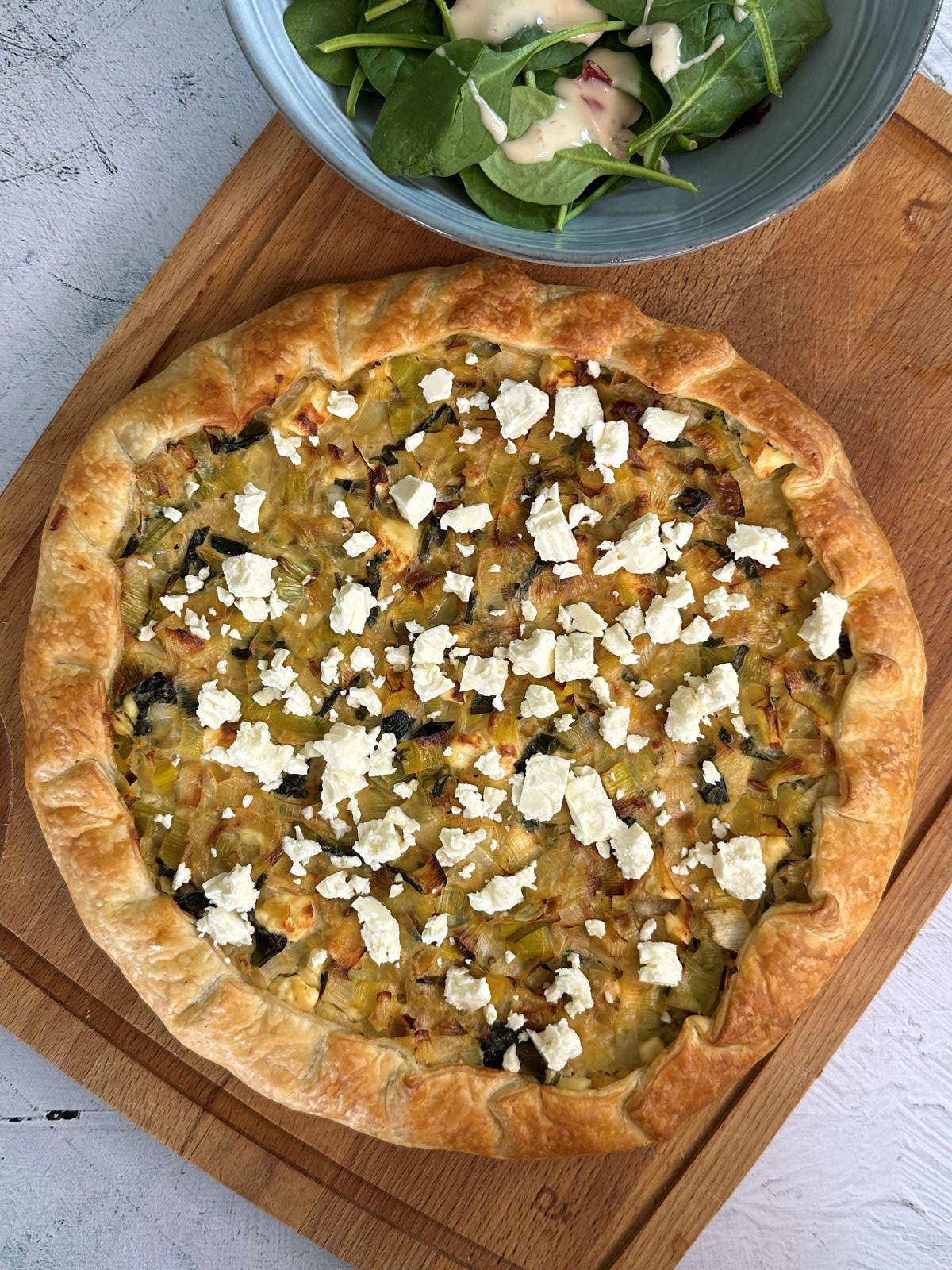 Tarte à l'ail des ours, poireaux et fromage grec