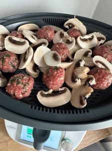 boulettes de viande et champigons