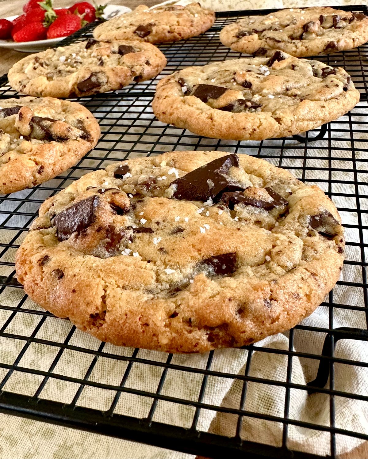 Gros cookies américains moelleux au chocolat et fleur de sel