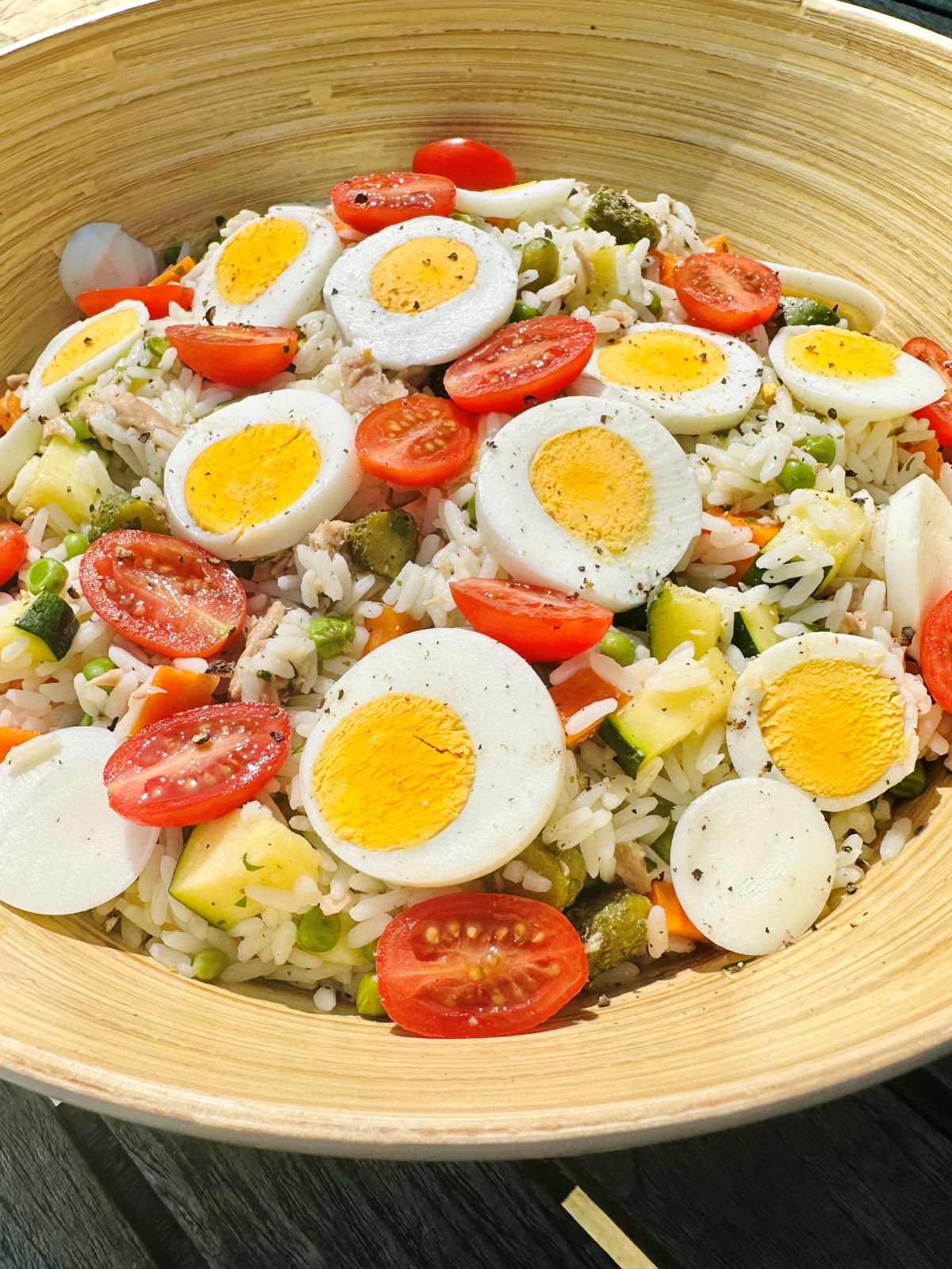 Salade de riz au thon, oeufs, légumes avec Thermomix