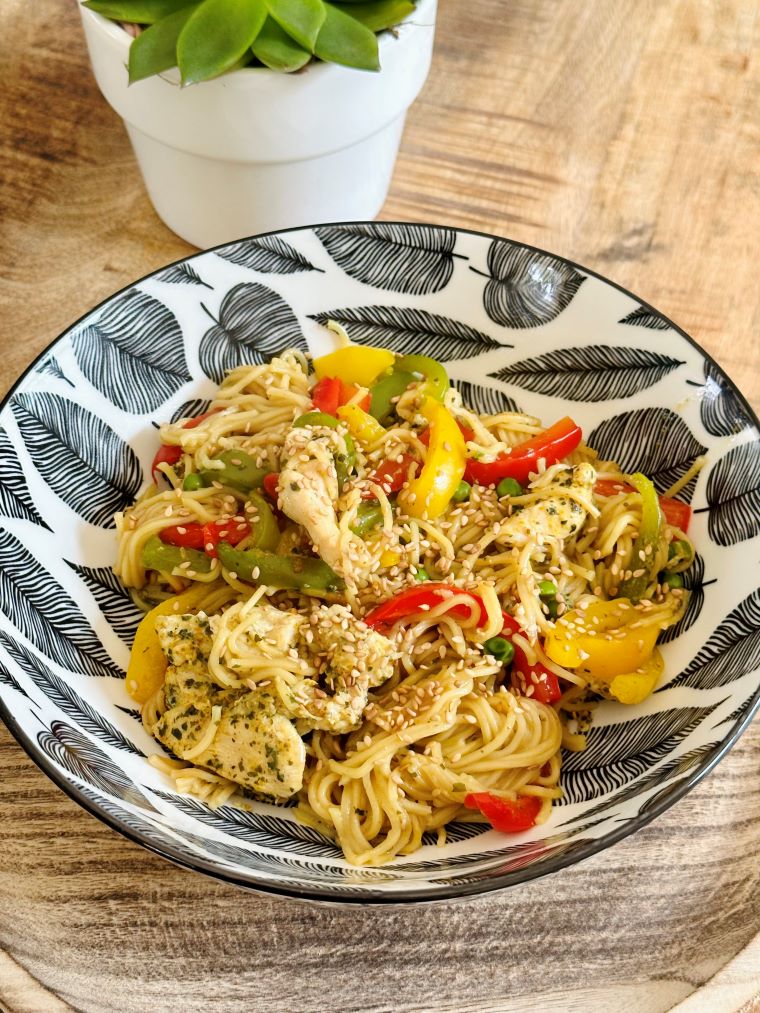 Nouilles chinoises au poulet avec le cookéo - Recette par Oh la gourmande