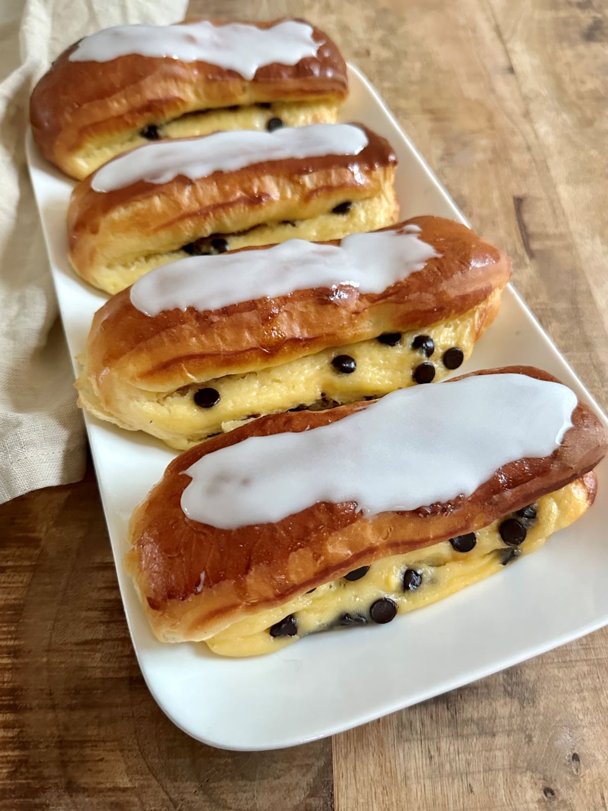 Brioche suisse aux pépites de chocolat et crème pâtissière