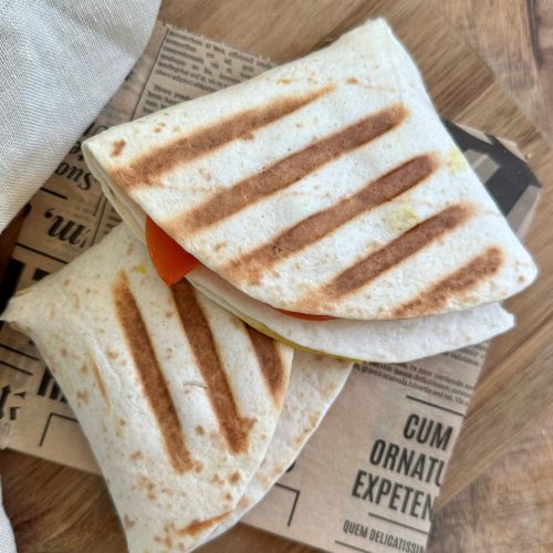 Wrap hack au poulet, curry, fromage, tomate