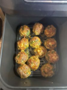 Cuisson des boulettes de porc au cheddar en air fryer