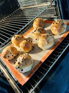 Cuisson des briochettes aux pépites de chocolat