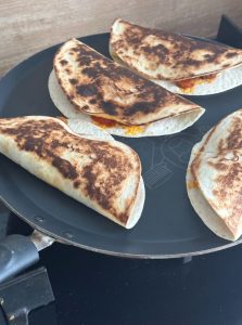 Cuisson des quesadillas