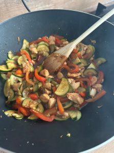 poulet et légumes sautés au wok