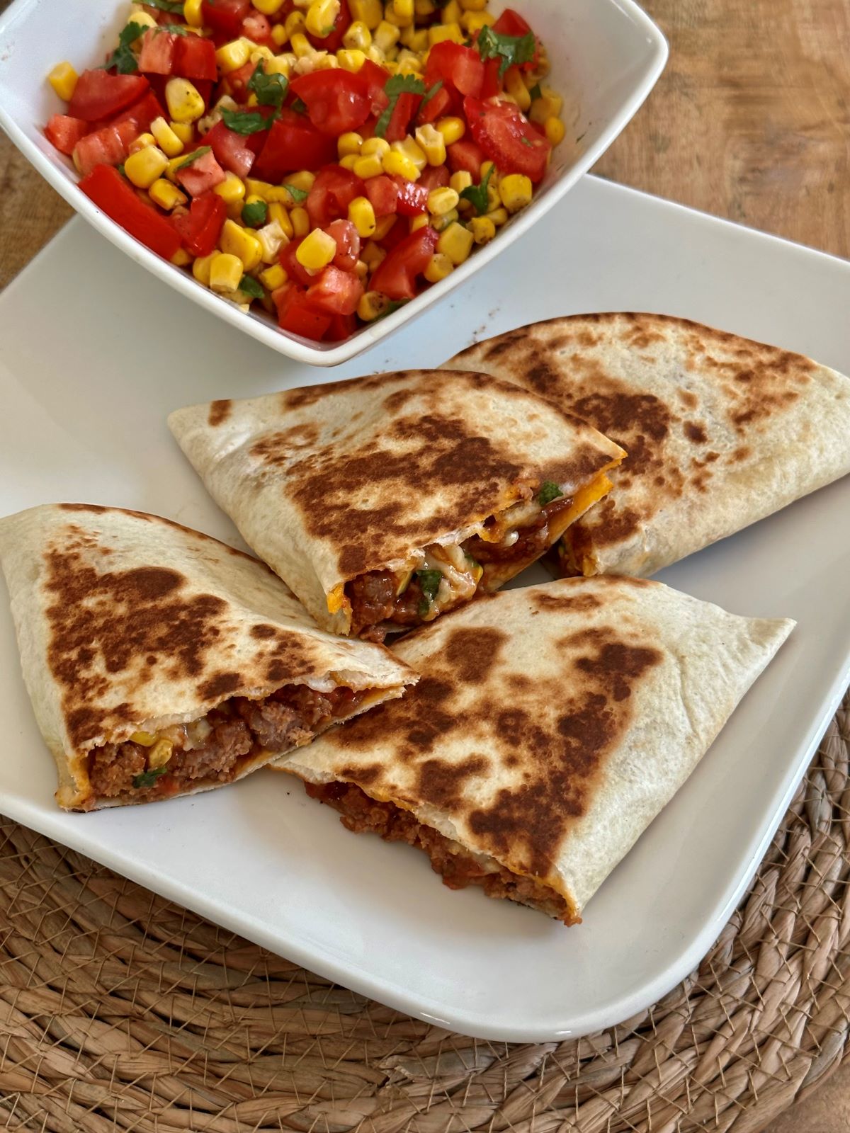 Quesadillas mexicaines au boeuf, maïs, cheddar