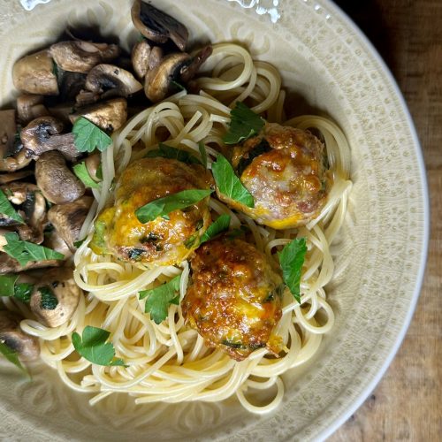 Spaghetti aux boulettes de porc et cheddar